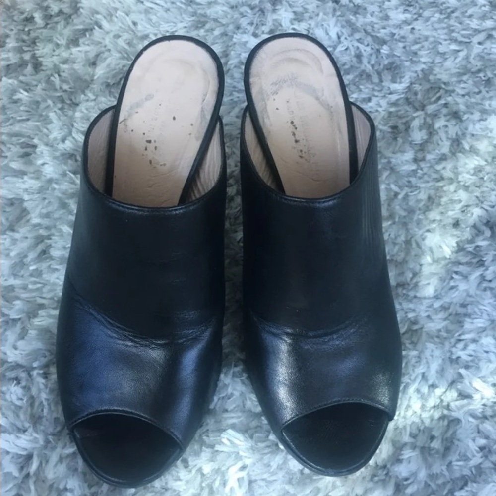Club Monaco black and leopard leather heel